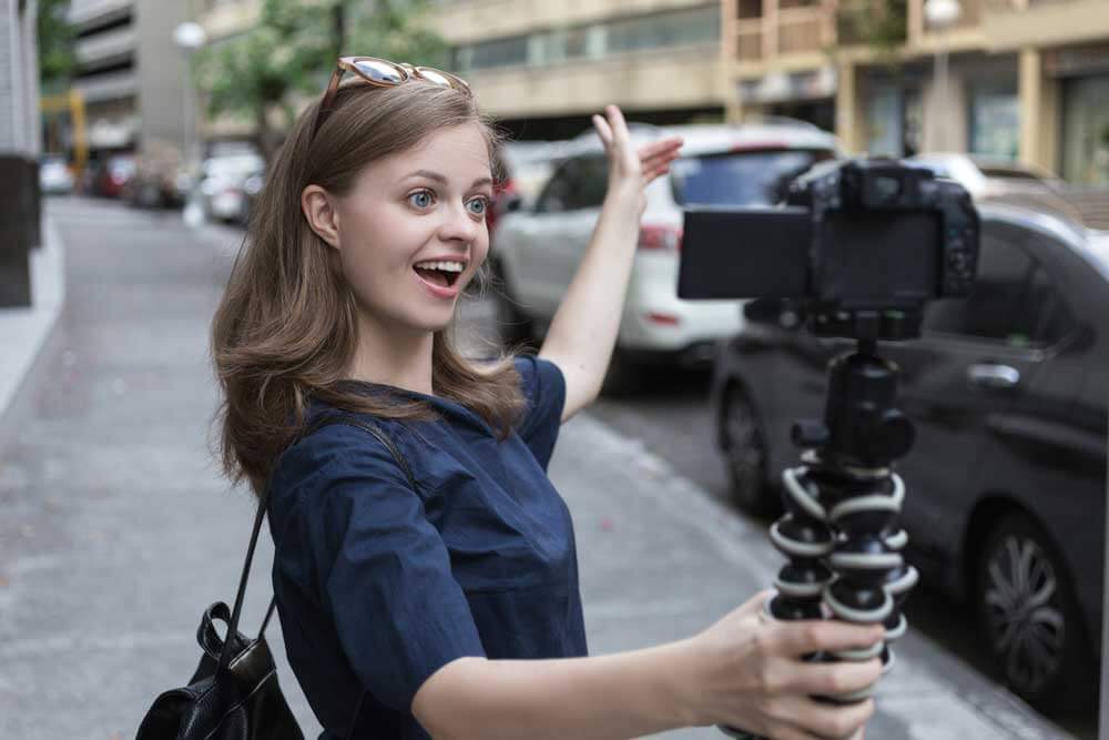 Cara Mudah Berbicara Di Depan Kamera Untuk Content Creator